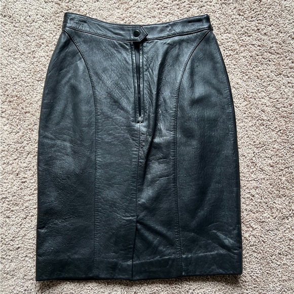 Casual Corner Leather Skirt - Picture 2 of 5